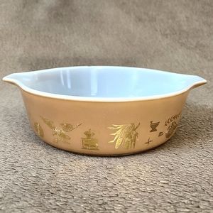 PYREX Early American 1pt dish